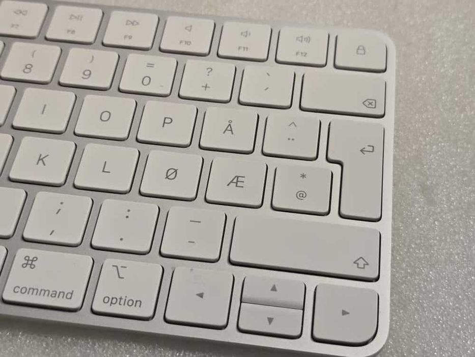 Tastatura Apple Magic Keyboard (2024), Bluetooth, Lightning port