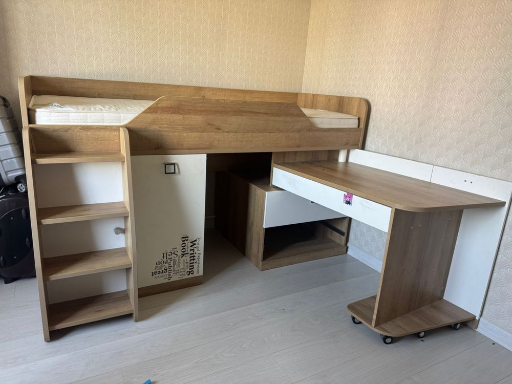 Шкаф, кровать со столом, трансформер