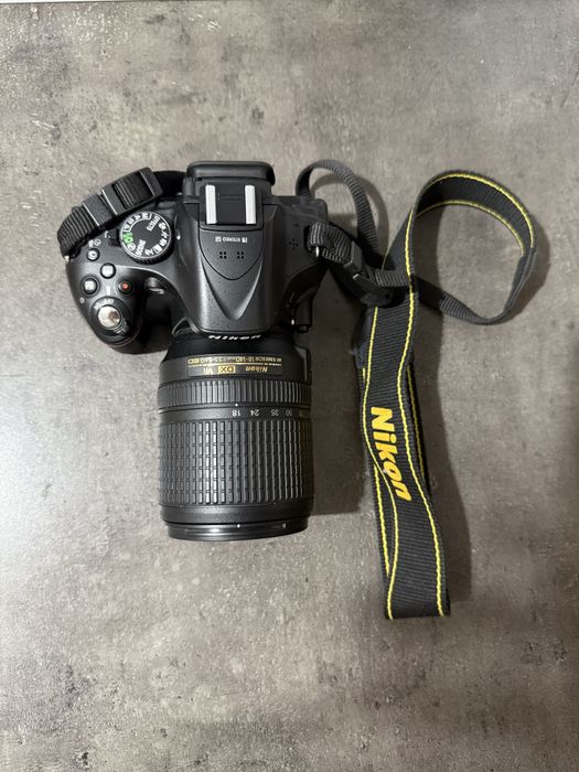 Nikon D5200 + obiectiv Nikkor 18-140mm 3.5-5.6