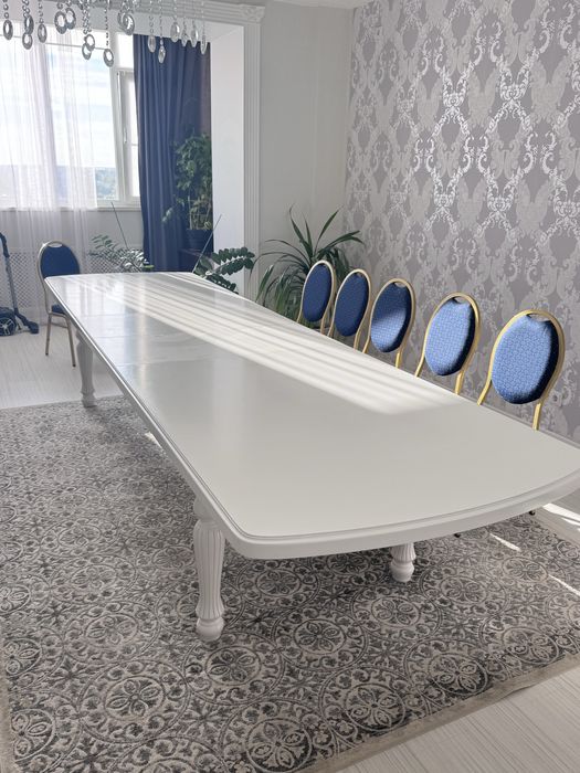 Стол для гостиной, в идеальнос состоянии, 4 м , белый