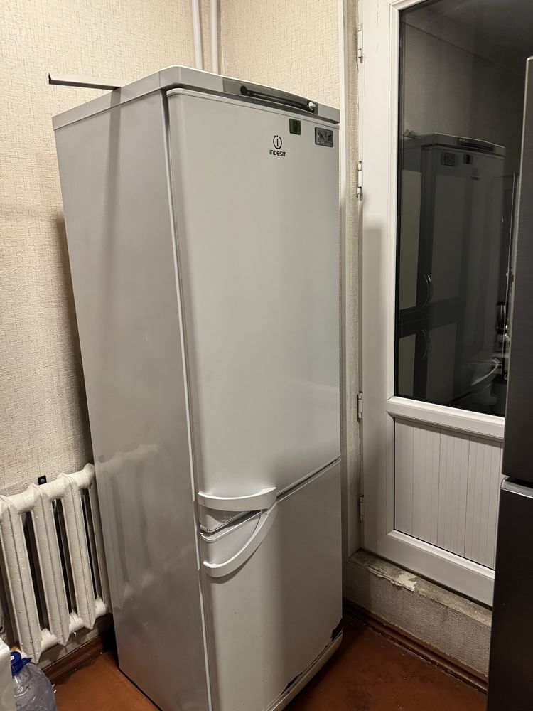 Холодильник INDESIT