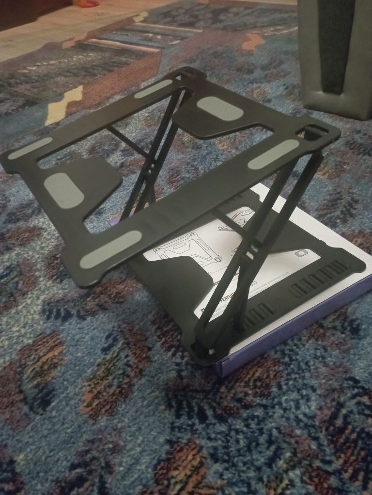 Laptop/notebook stand