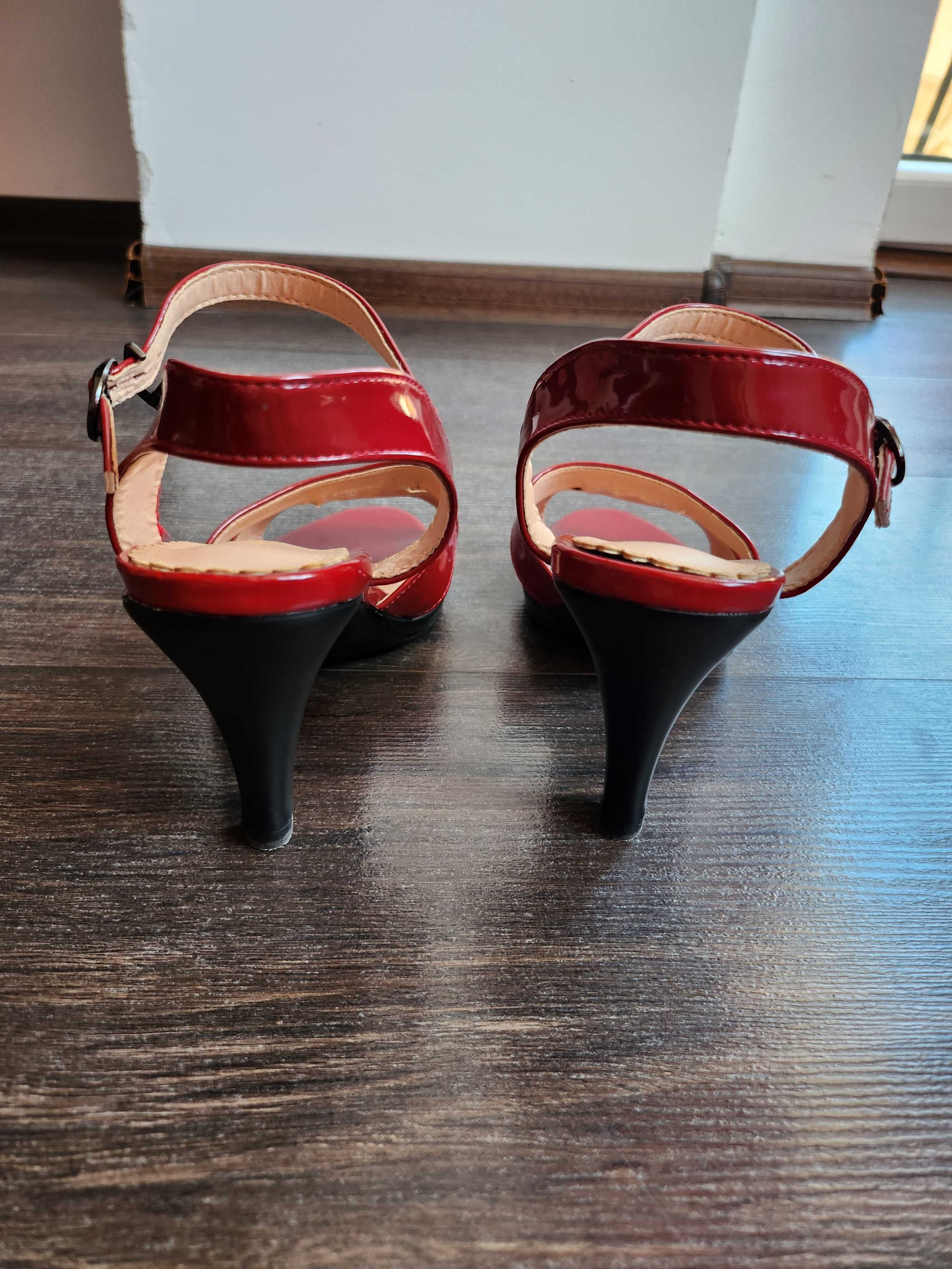 Sandale noi rosii cu toc 36