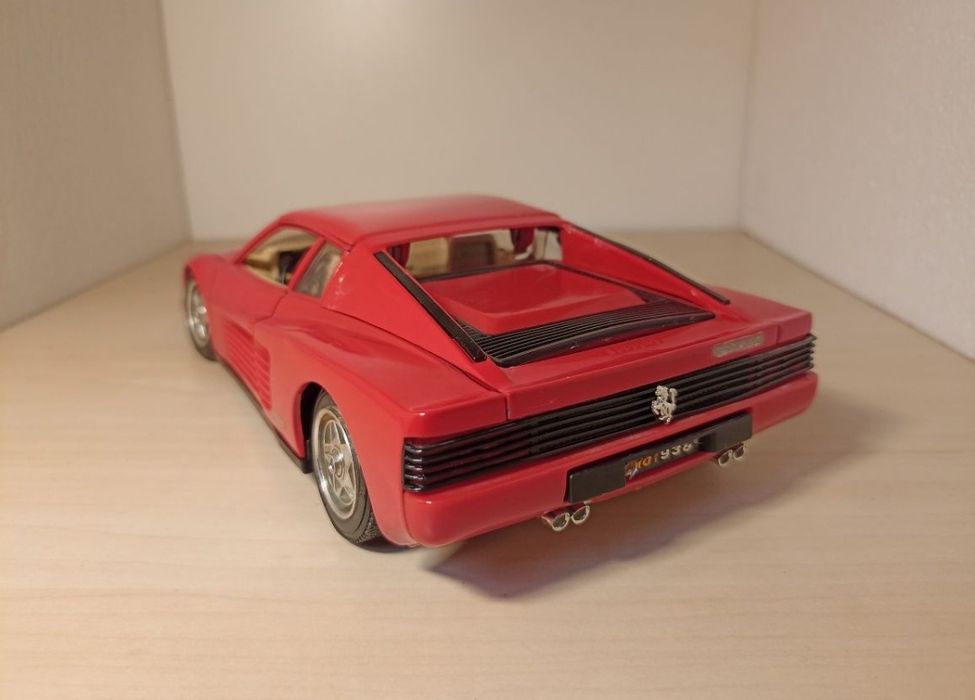 Ferrari testarossa 1984
Scara 1:18
Producător bburago
Material metal+p