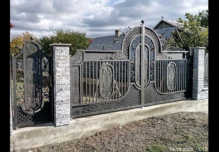 Porți Garduri Balustrade Mâini Curente din fier forjat