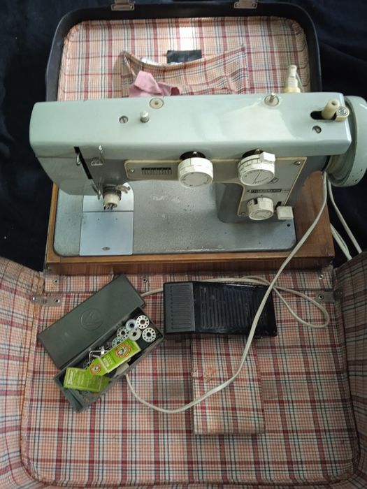 Швейная Машина СССР Чайка Электропривод   и 120 лет Антикварная