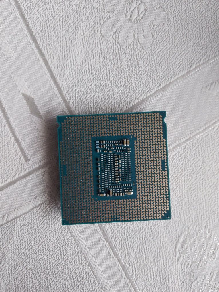 процесор intel core i5-8600K LGA1151 6-ядрен