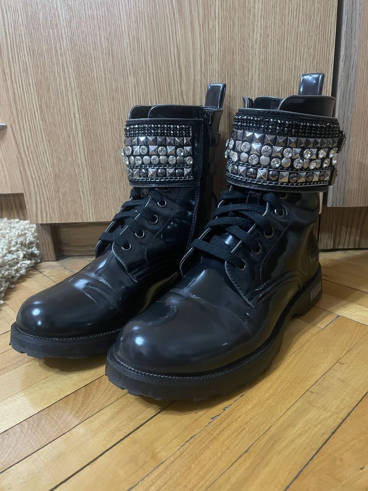 Ghete Guess marimea 37