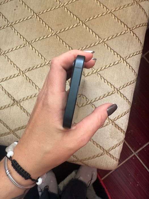 Vând iPhone 13 . 1300 lei