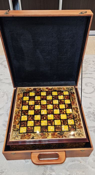 Шахматы янтарные