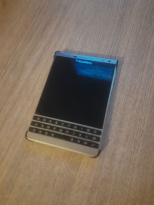 Blackberi passport silver