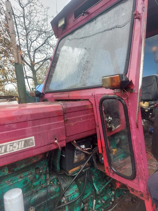 Vând Universal U650