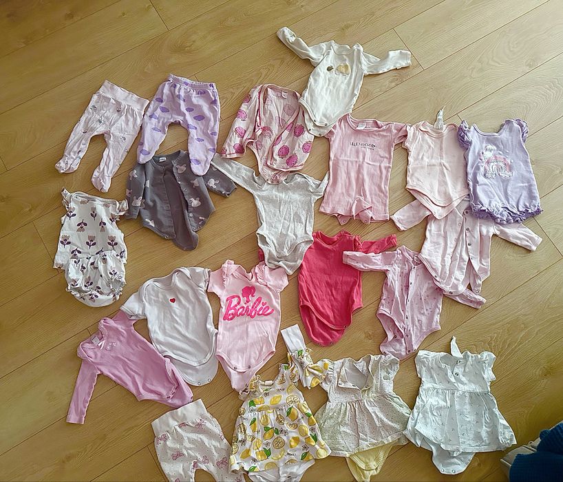 Бодики, платья, штанишки для новорожденных девочек