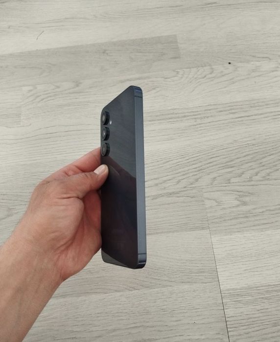 Samsung A55 rangi qora 8/256 ideal holatda hamma hujjatlari bor