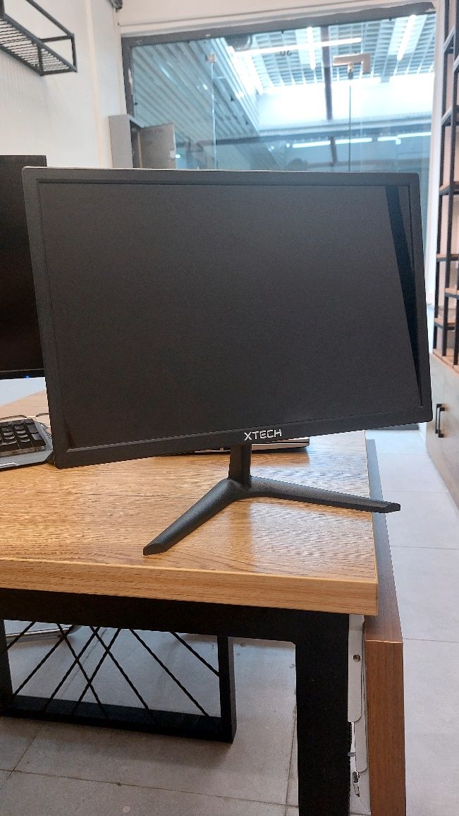 Monitor .XTECH. ekran 22.