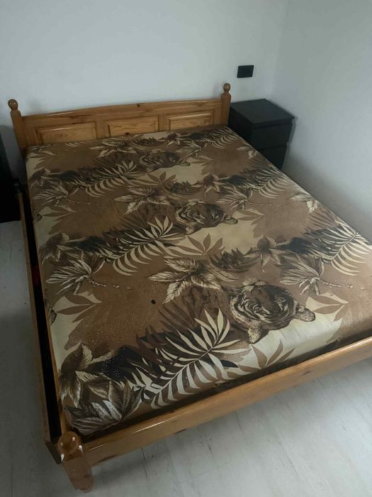 Продавам спална с матрак