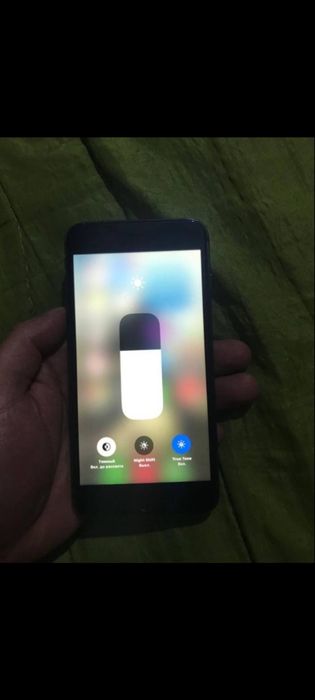 Iphone 8 plus sotiladi xotira 64g