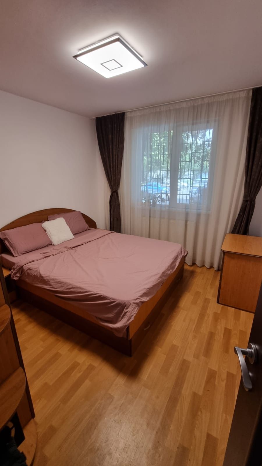 Proprietar vând apartament cu 3 camere  Rahova sold. V.  Croitoru .