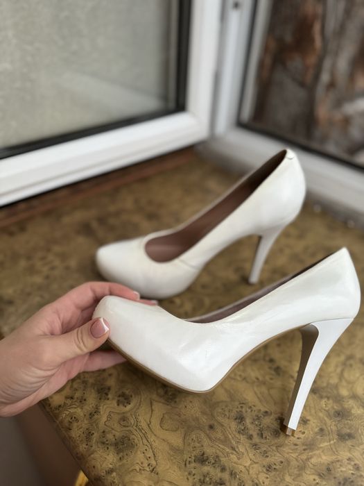 Туфли белые из Натуральной Кожи.