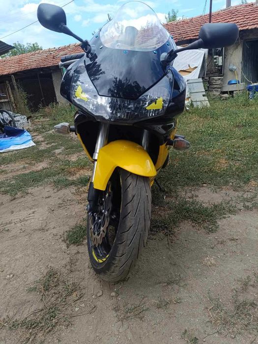 Продавам Honda CBR 954
