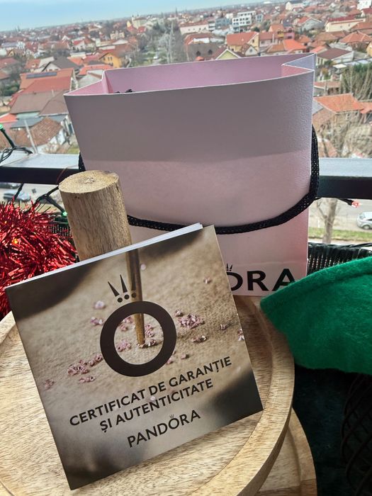 Lănțișor Pandora
Se vinde cu cutia originală

Preț: 490 lei