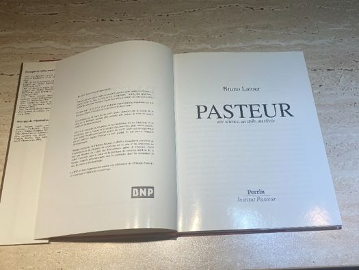 PASTEUR - Album/Carte Bruno Latour