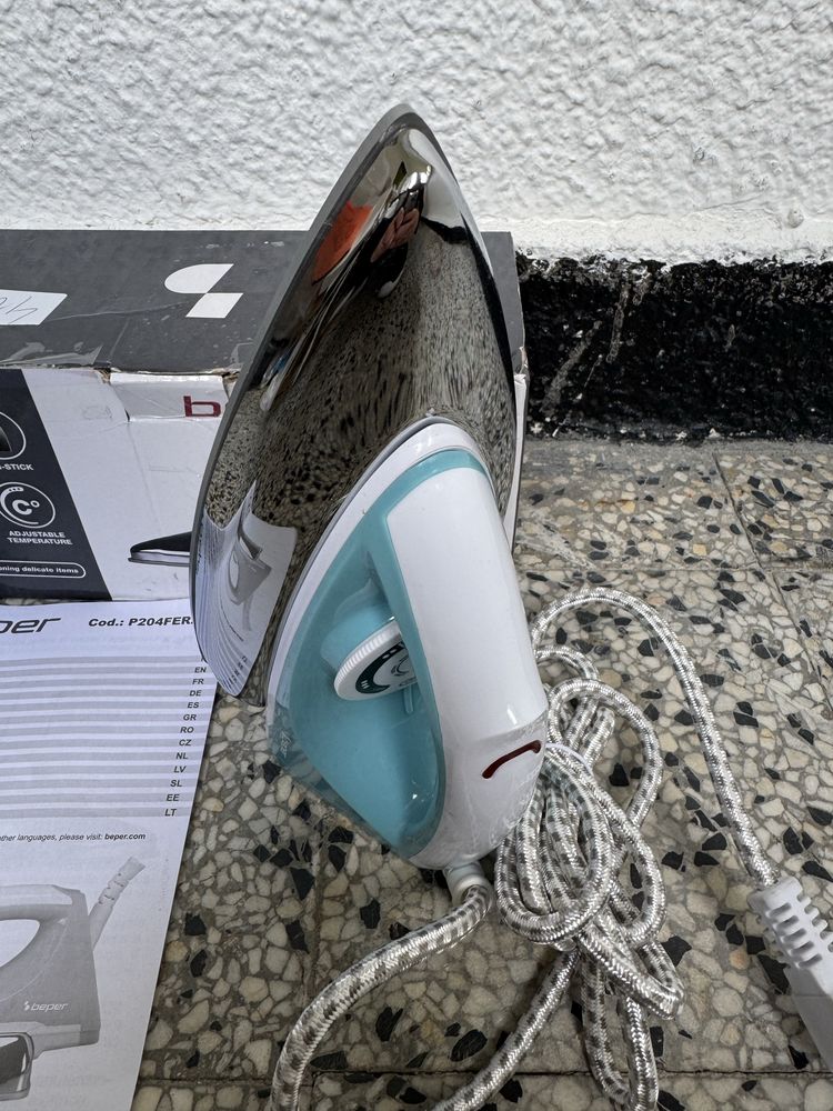 Суха Ютия Beper P204FER250, 1300W, Незалепваща Плоча, Компактна и Лека