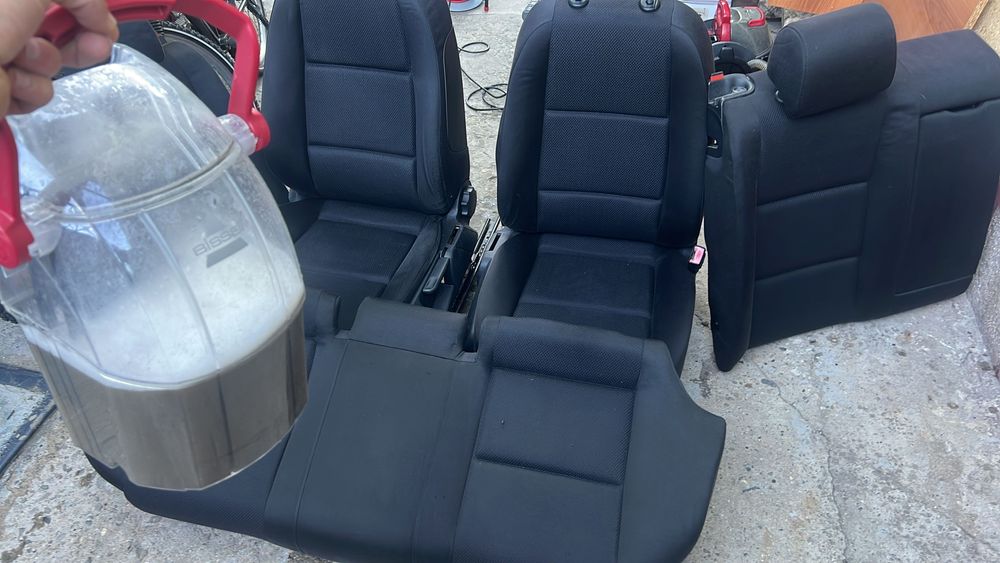 Curăț interioare auto