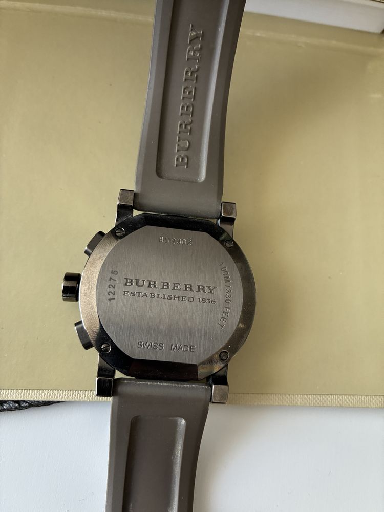 Часовник Burberry BU2302 Swiss Made