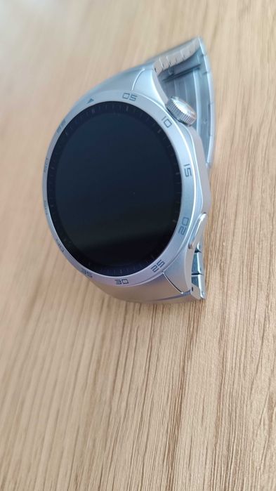 Часовник Huawei GT 4