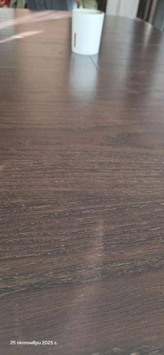 Трепезна маса за хранене