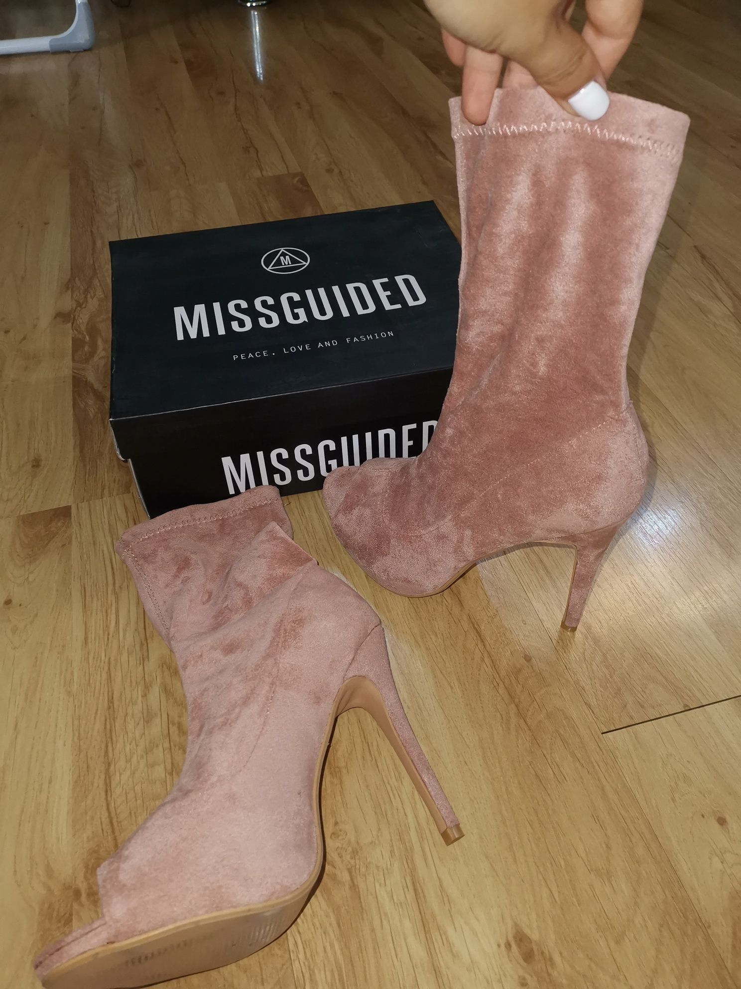 Дамски боти тип чорап Missguided