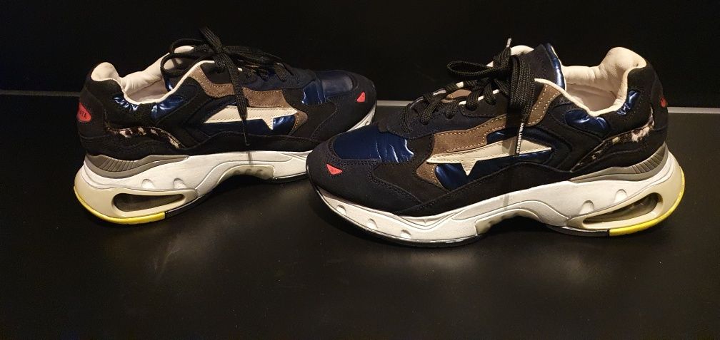Adidași Skechers  PREMIATA