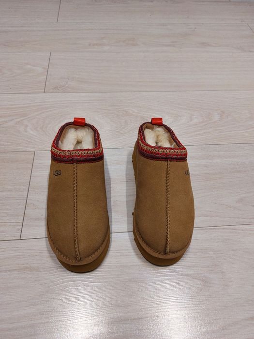 Продам Угги зимние натуральные ,новые, 35 размер, 25 000 тг.