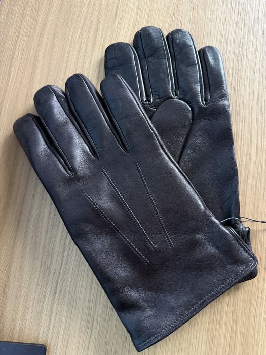 Manusi Hungant noi cu eticheta