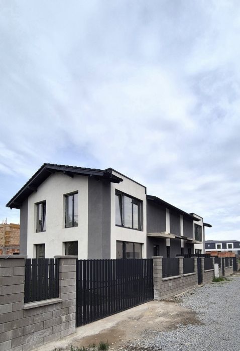 Case duplex premium  117 mp utili + curte 250 mp Livezeni