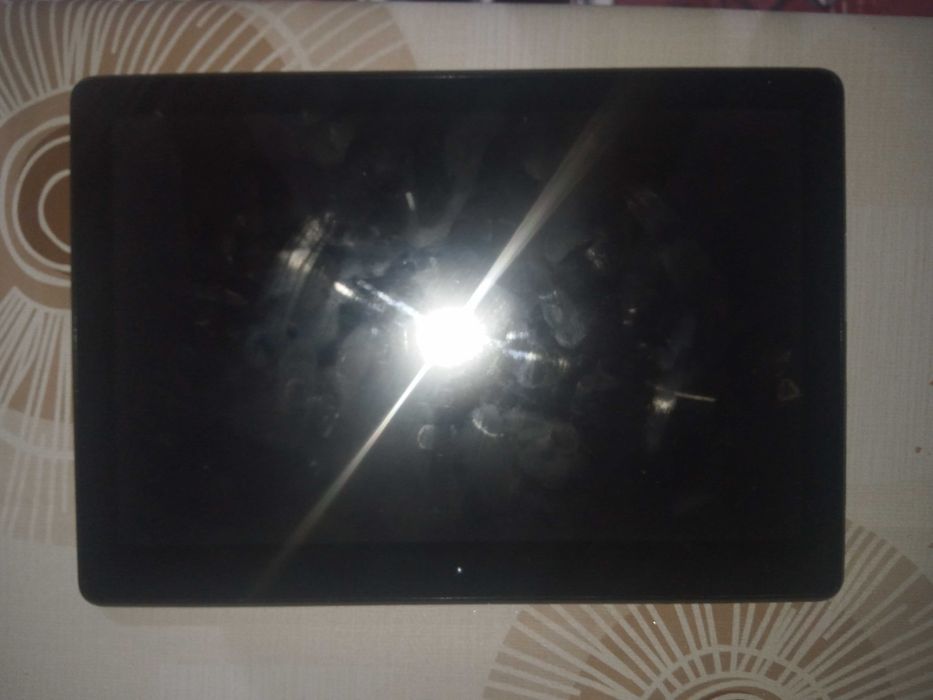 Vând tableta Lenovo TB-X104F