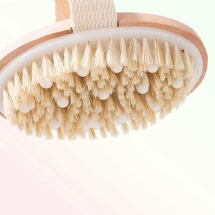 Дървена четка за тяло с натурални влакна, ексфолиращ и масажен ефект