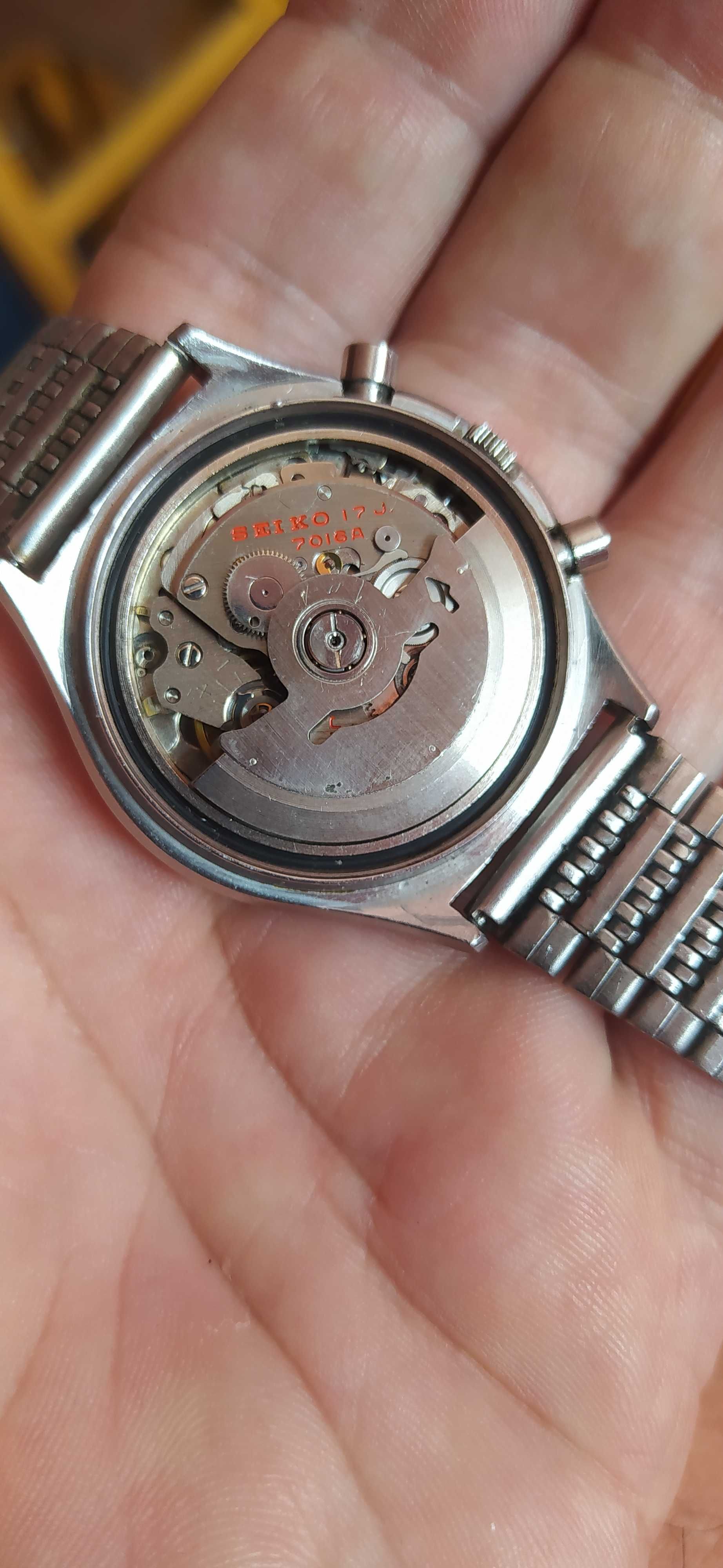 Seiko 7016-8001 Chronograph Flyback