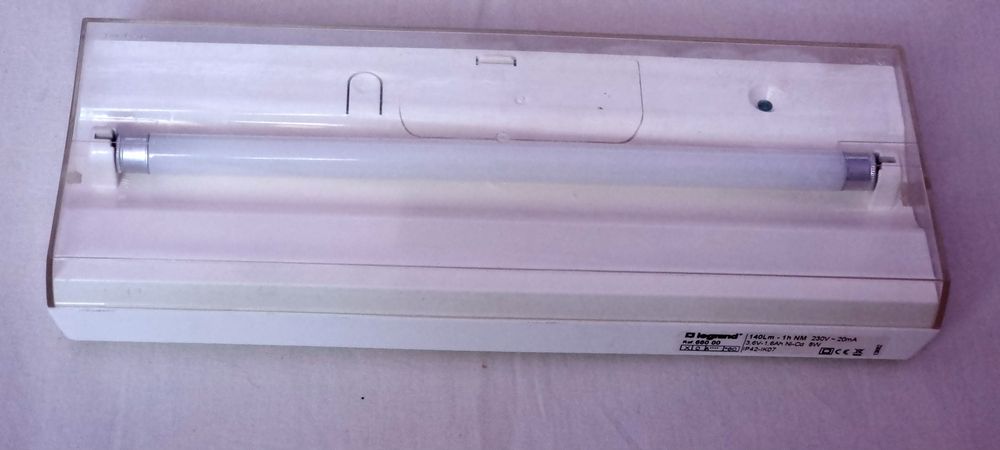 Lampa de emergenta Legrand S8