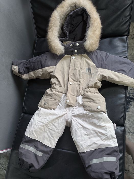 Продаетсч зимний детскиц комбинезон и сапожки