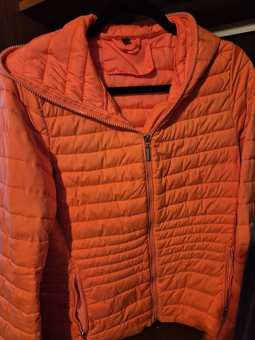 Продавам Яке с качулка