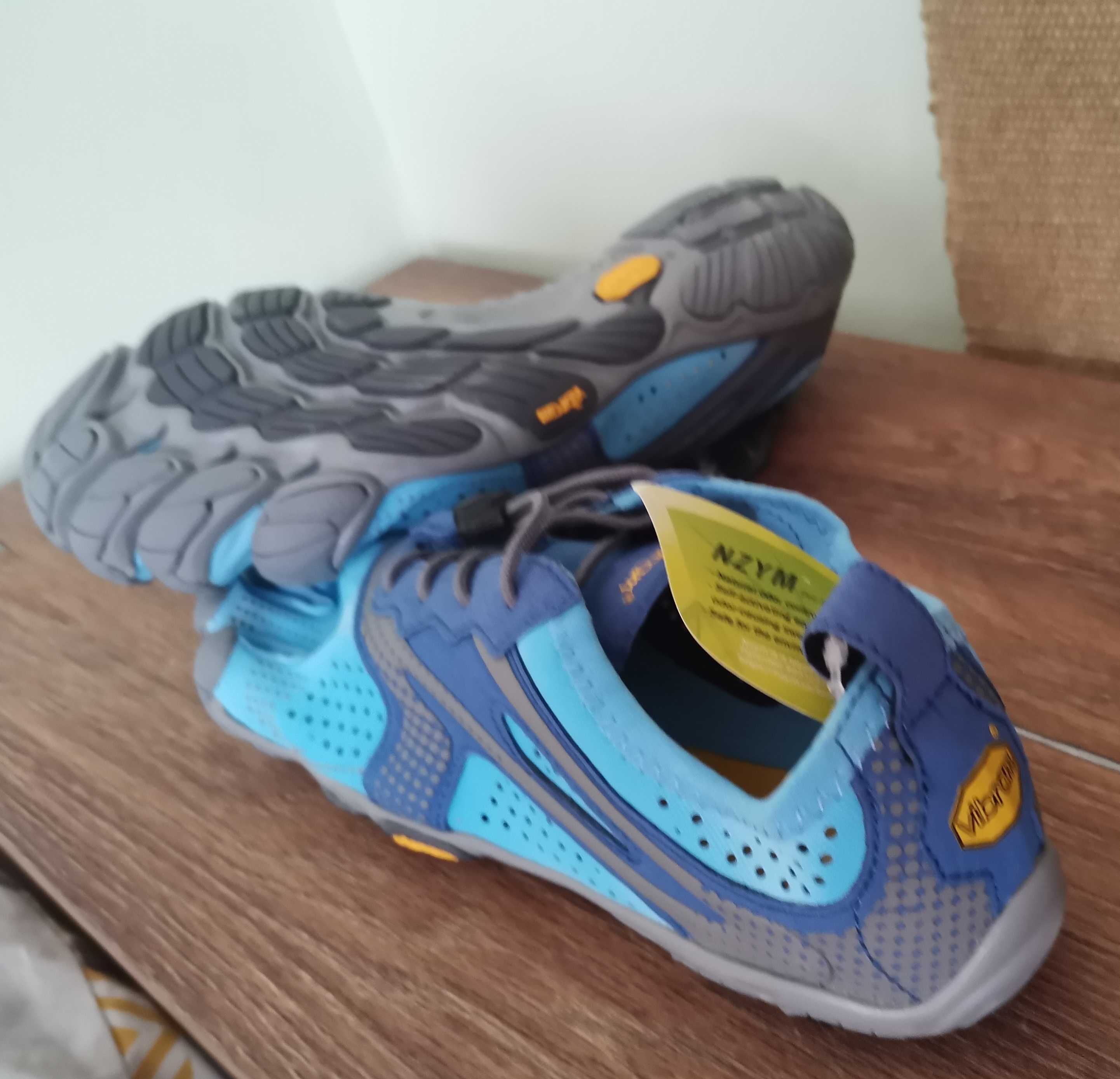Боси обувки от дишаща материя Vibram V - Run