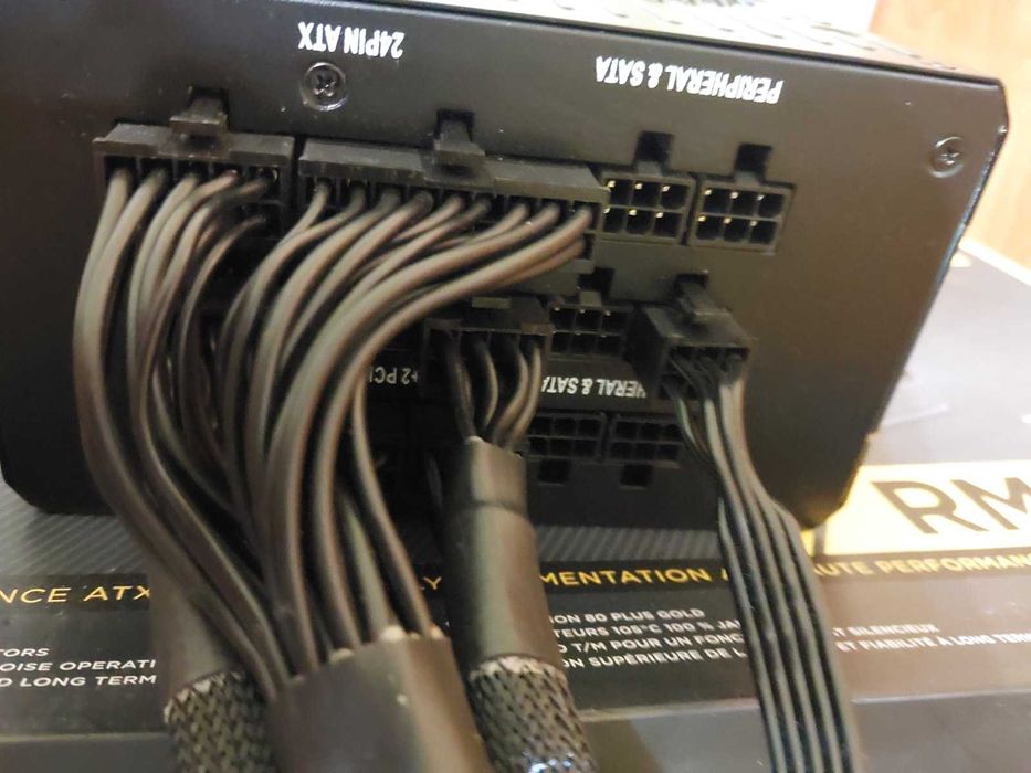 Corsair RM1000X 80+Gold - 1000W компютърно захранване