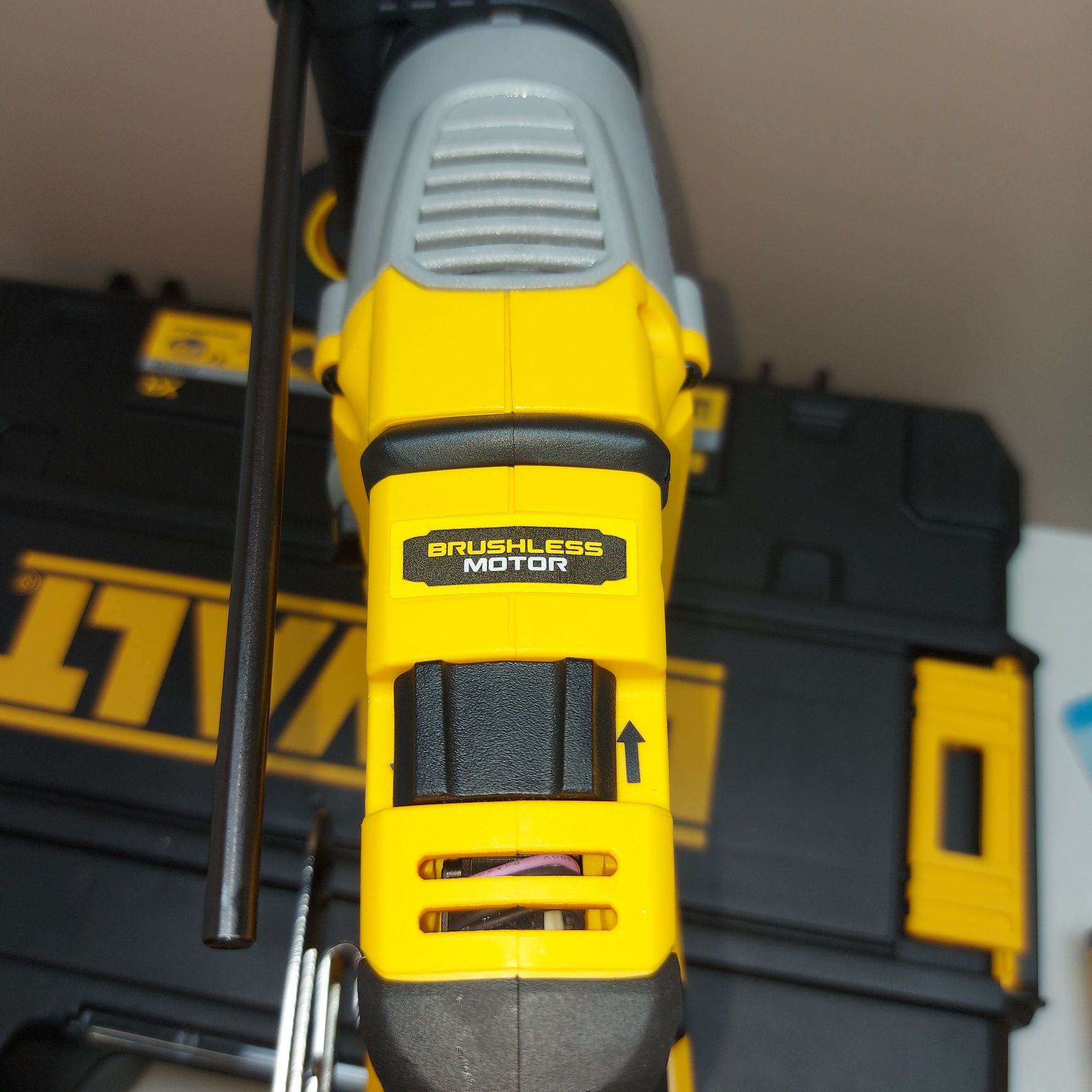 Перфоратор Dewalt DCH172P1