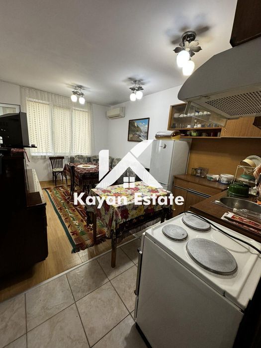 Дава се под наем Тристаен апартамент в Бургас, Център - 90 кв.м за 400 € - Снимка #2