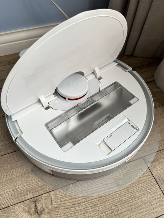 Продам робот-пылесос roborock s5 max