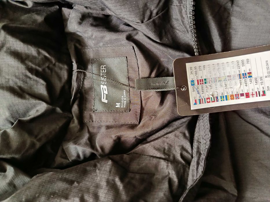 Дамски якета М и Л размер последни 2 броя