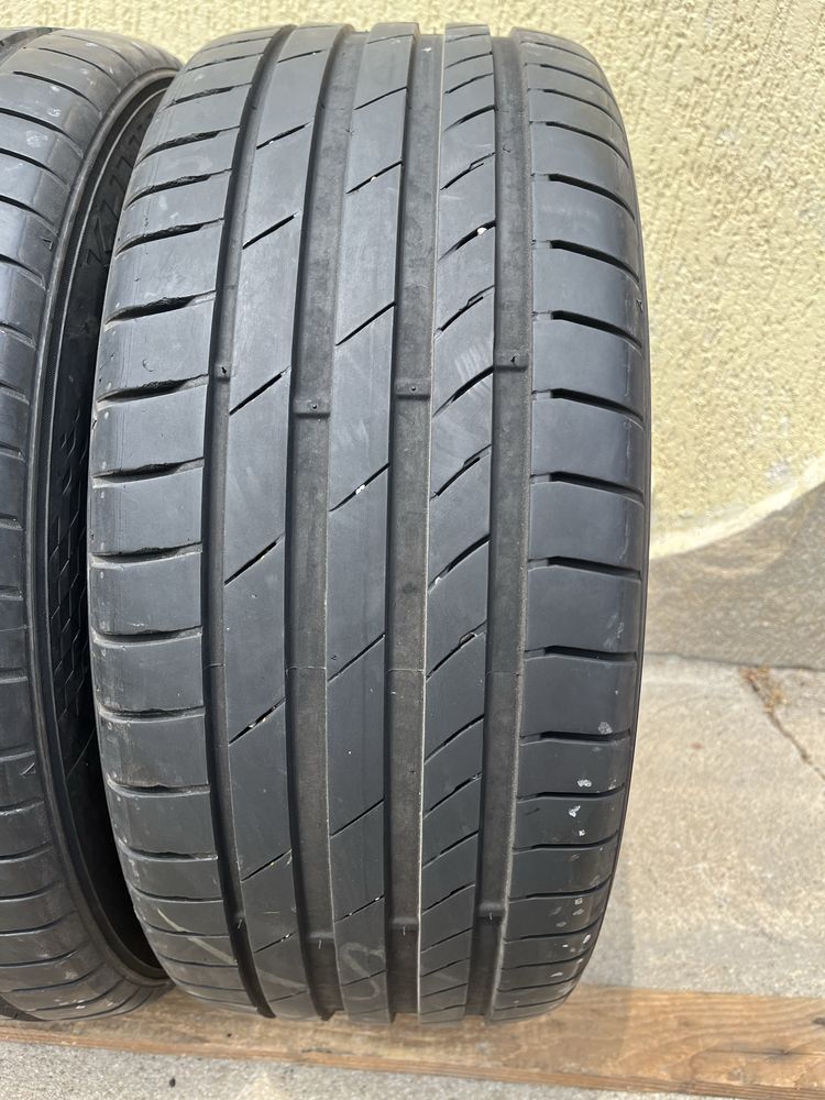 2 бр. летни гуми 235/45/17 Kumho 6 mm DOT 4517