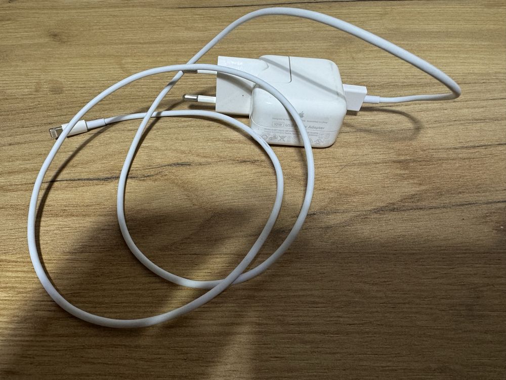 Продам зарядку Lightning USB оригинал
